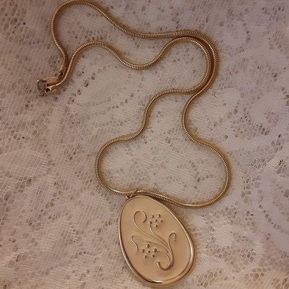 Napier Cream and Gold Pendent with Chain 24" Necklace - Picture 1 of 4